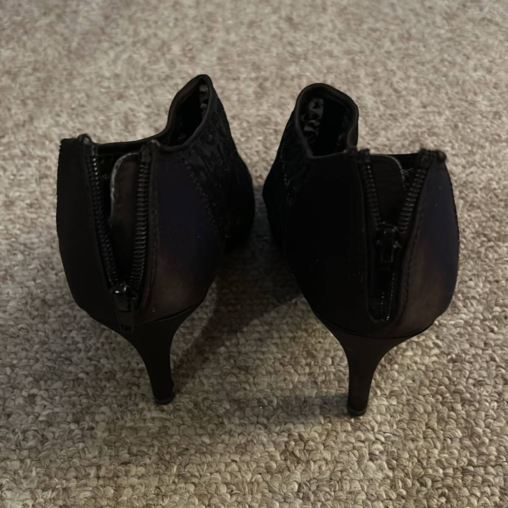 Black Lace Heels - Picture 5 of 7